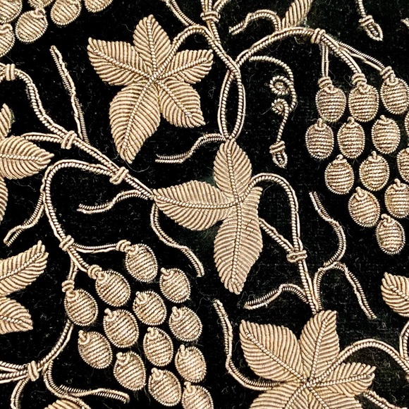 Jagat Narain silver thread embroidery grapes/vines Zardozi Zari clutch - Picture 11 of 12